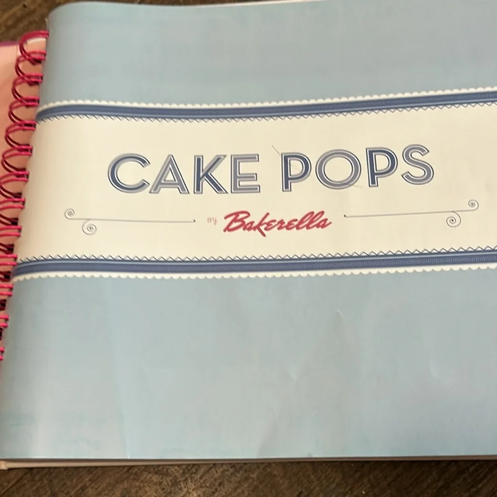 Fun Cake Pop recipe/idea book by Bakerella, Baking,‎ Party, Kids Ideas